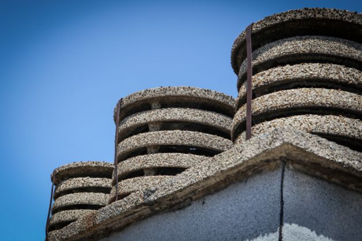 Les copropriétés d’après-guerre devraient faire évoluer leur système de chauffage… mais comment faire ?